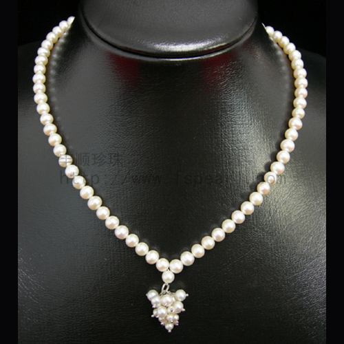 Pearl fancy fashion necklace