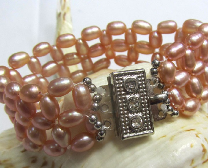 Pearl fancy fashionable bracelet