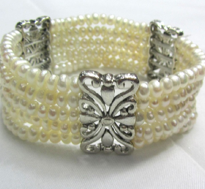 Pearl fancy fashionable bracelet