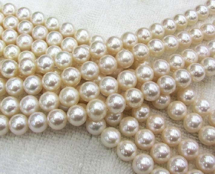 Nearly round pearl necklace