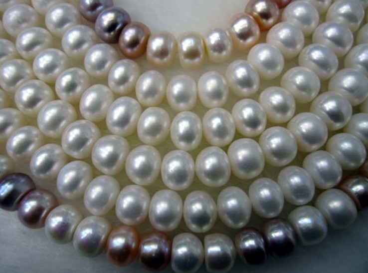 All around the light pearl necklace