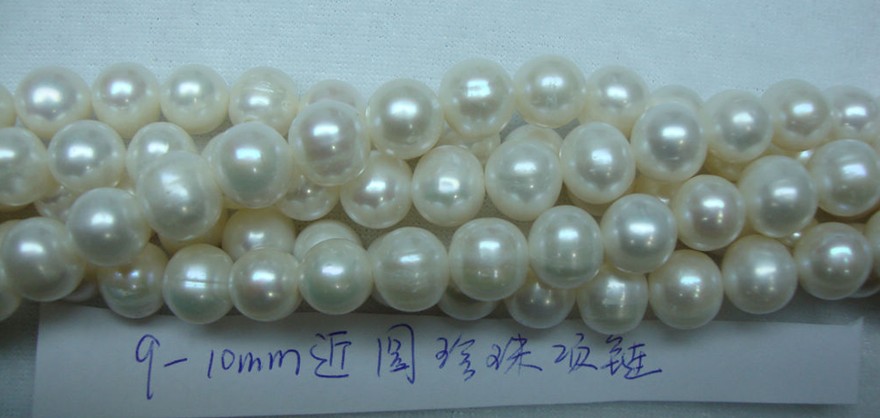 Nearly round pearl necklace