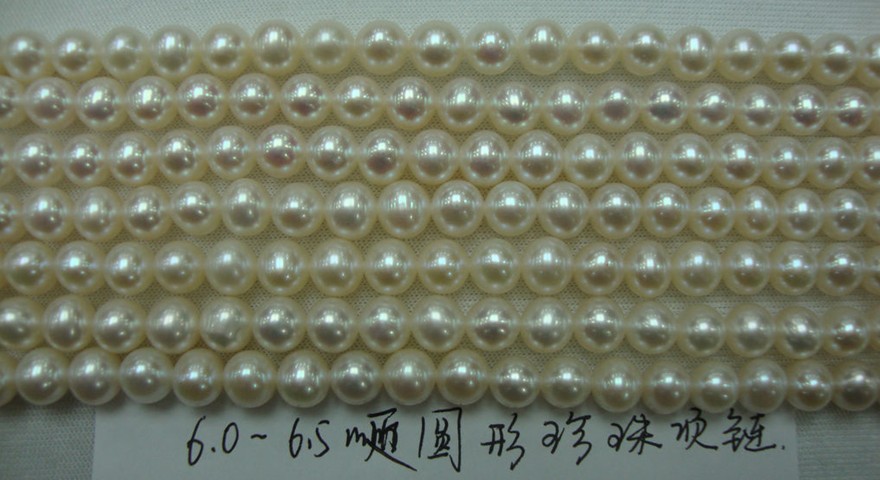 Nearly round pearl necklace